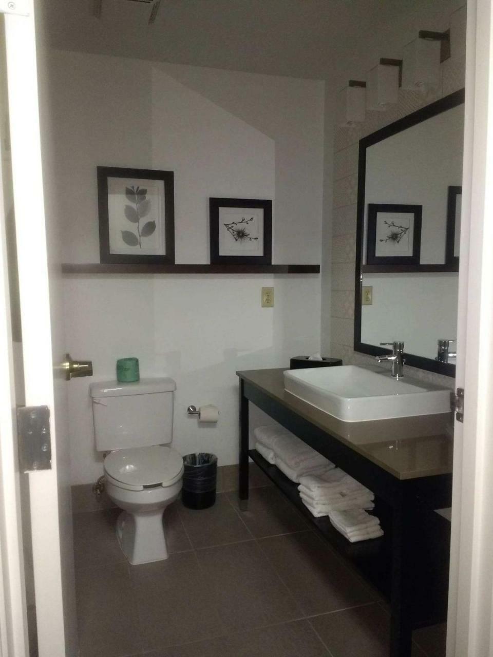 Country Inn & Suites By Radisson, Dfw Airport South, Tx Irving Eksteriør billede
